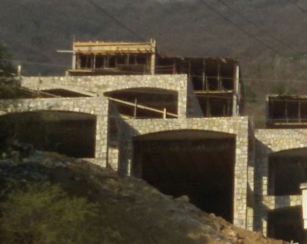 Без дозволе 77 објеката